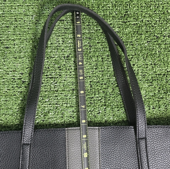VINCE CAMUTO | 'LUCKY' LARGE VEGAN LEATHER TOTE - BRAND NEW! - Picture 10 of 12